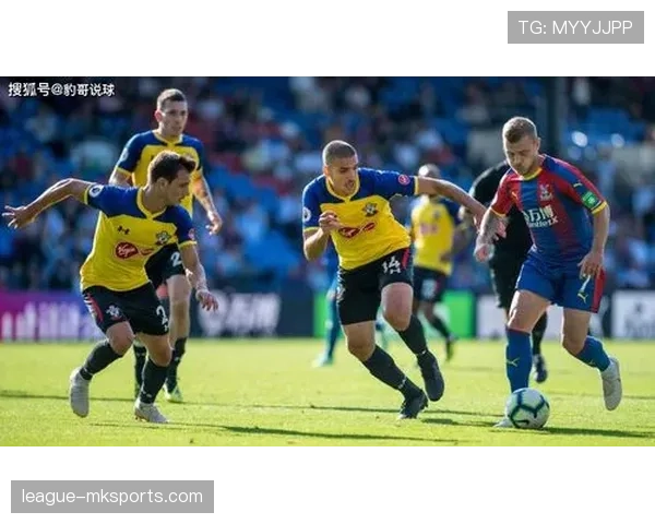 布朗森英超赛季大放异彩，助球队领跑积分榜