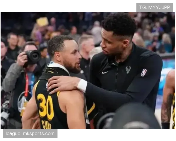 戴维斯稳定发挥成争冠关键,助球队稳步迈向冠军 戴维斯稳定发挥成争冠关键,助球队稳步迈向冠军