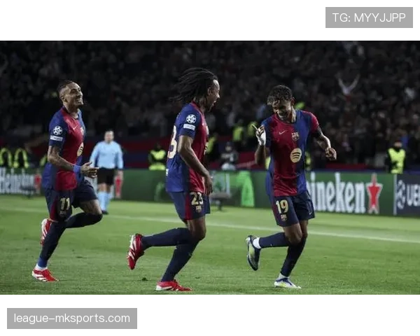 拉菲尼亚闪耀诺坎普:稳健表现夯实传奇地位 拉菲尼亚闪耀诺坎普:稳健表现夯实传奇地位