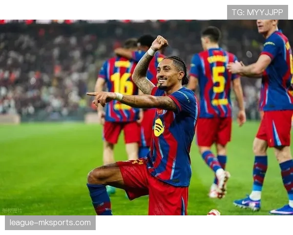 拉菲尼亚远射进球集锦:本赛季多次关键破门展现状态回暖 拉菲尼亚远射进球集锦:本赛季多次关键破门展现状态回暖