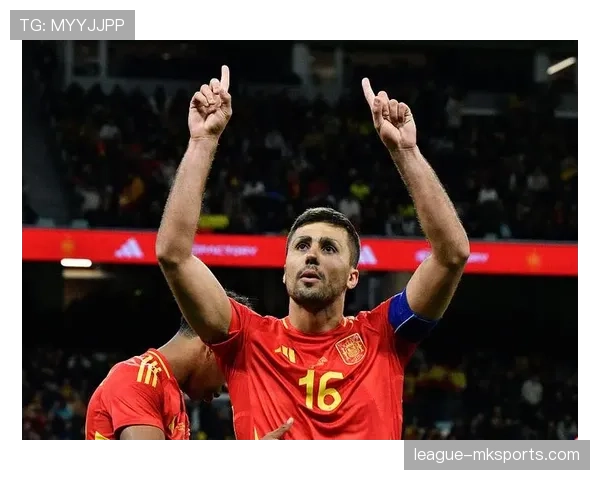 恩佐 vs 罗德里:控场能力与战术枢纽作用对比 恩佐 vs 罗德里:控场能力与战术枢纽作用对比