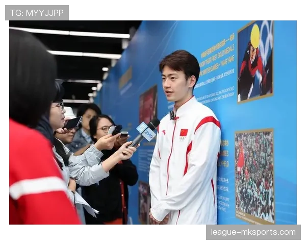 王昶今天穿得像去拍偶像剧，赛场上却像打工人一样憋屈！